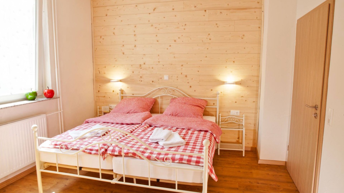 Homberg Apartment | Cottage in the Rinnetal: Apartment Rotkäppchen, wheelchair accessible, with garden