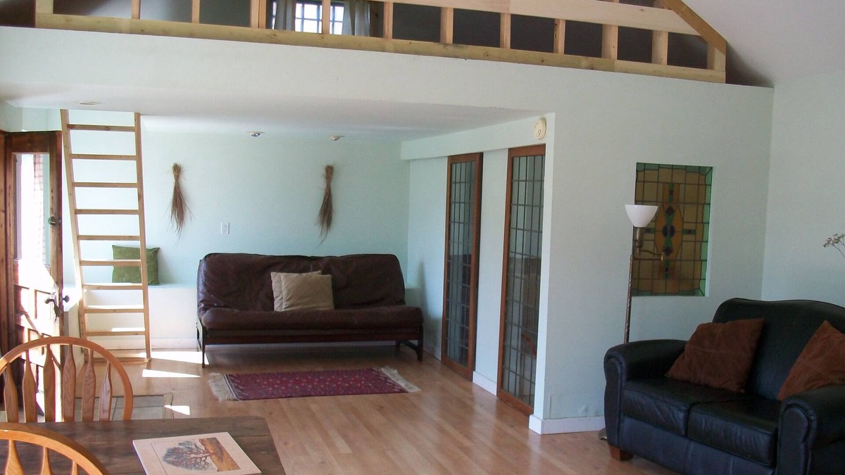 Blanchardville Cottage | Cottage In The Valley On 50 Acres.