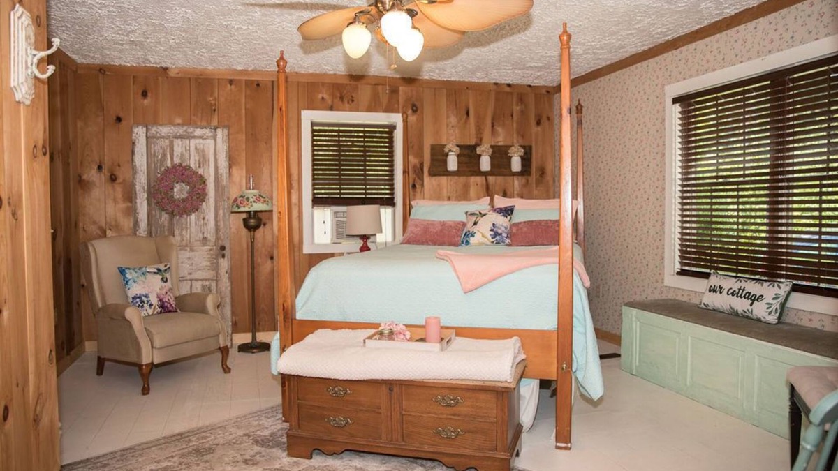 Sweet Valley Bed & Breakfast | Cottage in the Woods- "Hummingbird"- 2mi from Ricketts Glen falls trailhead!