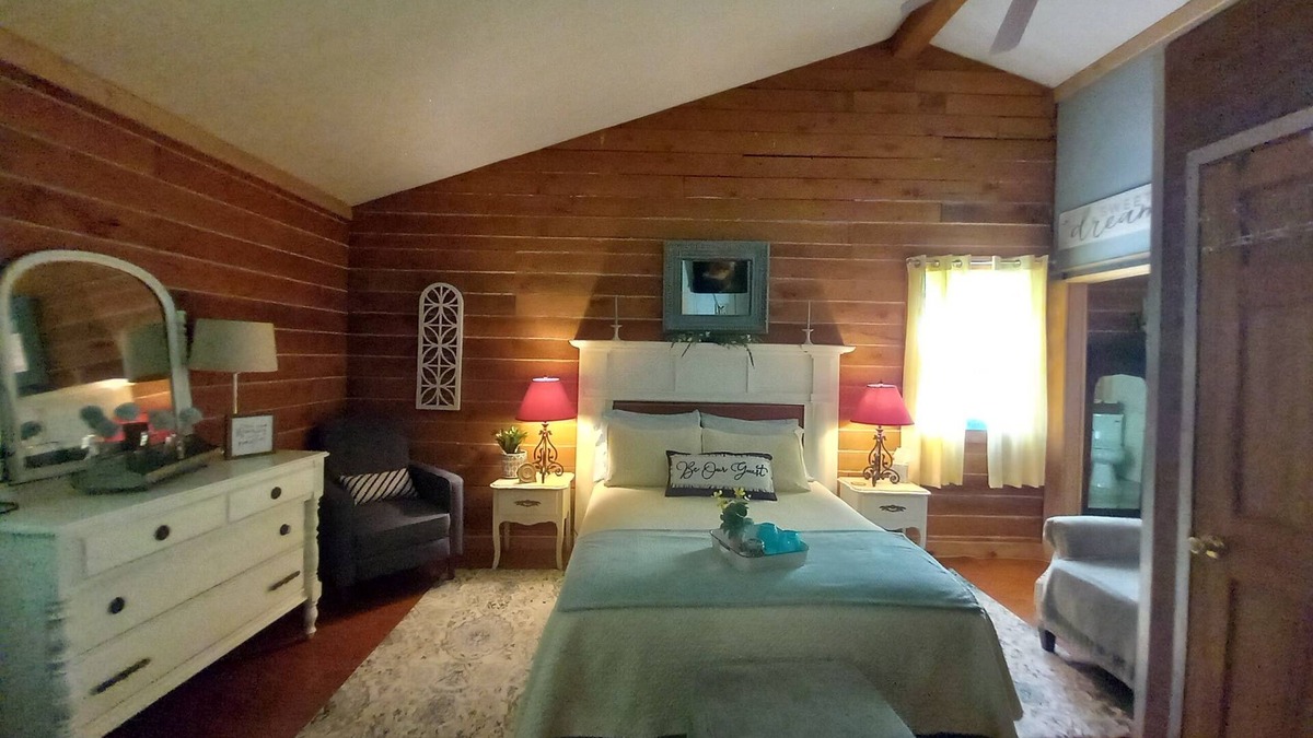 Sweet Valley Bed & Breakfast | Cottage in the Woods B&B=The Bluebird Bungalow