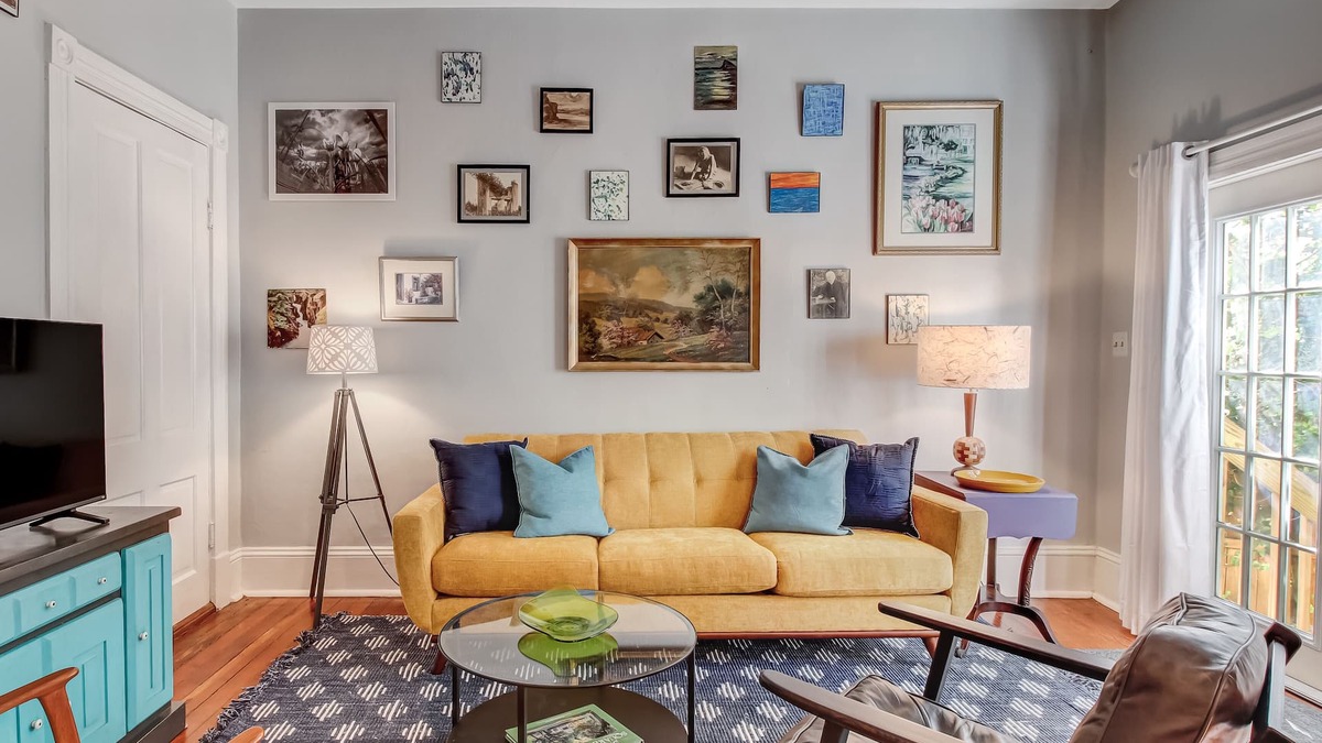 Thomas Square Cottage | Cottage in Thomas Square, Heated Pool Access