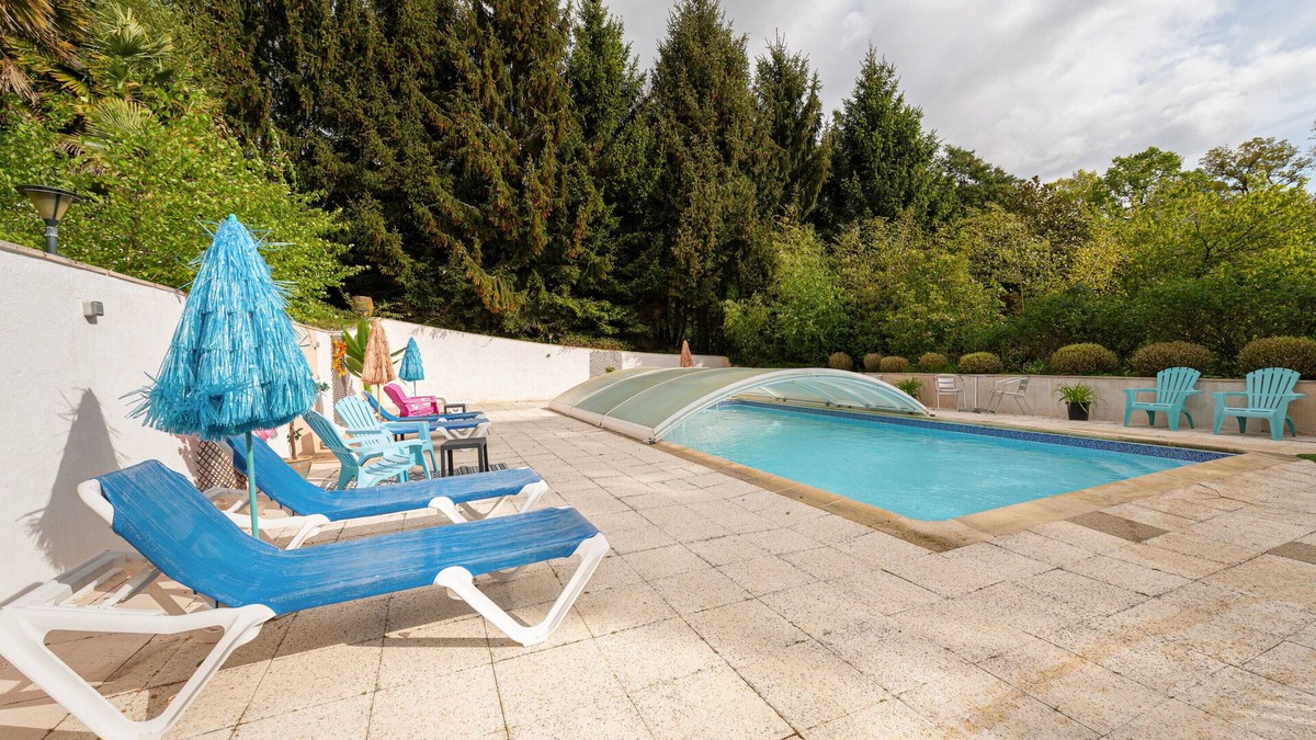 Plumelin House | Cottage 'Jardins De La Cantine Au Fil De L'o' with Private Terrace, Shared Garden and Wi-Fi