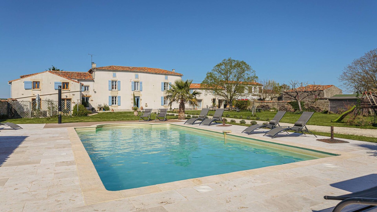 Vergne House | Cottage 'La Belle Parenthèse' with Private Pool, Private Terrace and Wi-Fi
