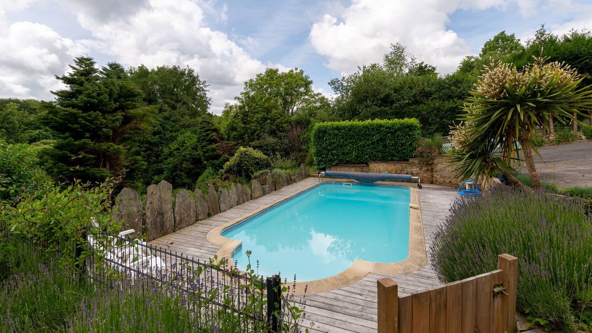 Rochefort-en-Terre House | Cottage 'Les Sapins' with Shared Pool, Shared Terrace and Wi-Fi