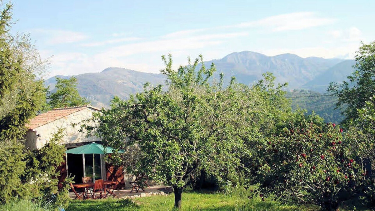 Berre-des-Alpes Cottage | Cottage 'Les Lys' with Mountain View, Wi-Fi and Air Conditioning