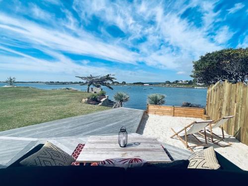 Montfarville House | Cottage les pieds dans l'eau