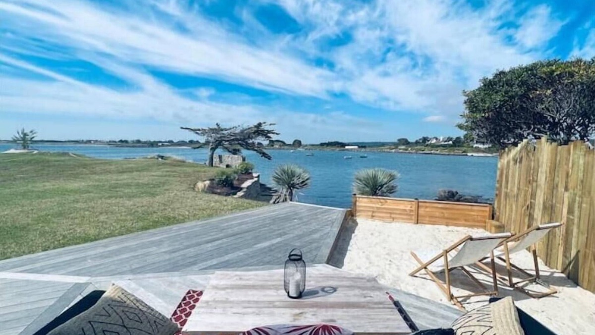 Montfarville Villa | Cottage les Pieds Dans L'eau