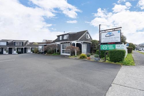 Two Mile Bay Hotel | Cottage Mews Motel