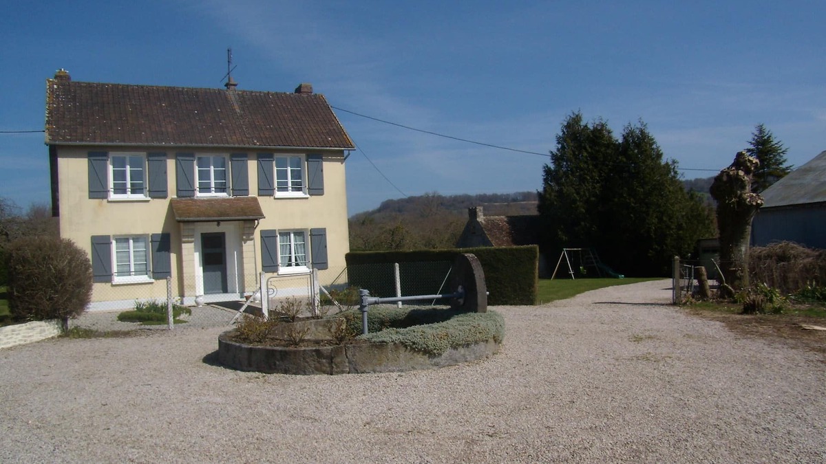 Montreuil-la-Cambe House | "cottage motte" large friendly cottage in the countryside with large spaces