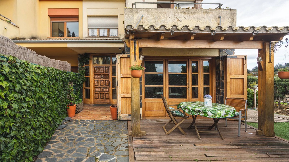 Sant Hilari Sacalm Cottage | Cottage 'Mussol' with Private Terrace, Balcony and Wi-Fi