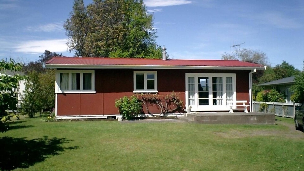 Te Rangiita Cottage | Cottage near Lake Taupo on Tauranga Taupo River