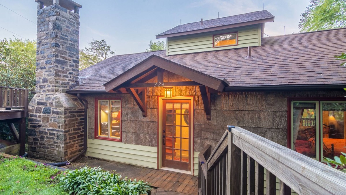 Blowing Rock Cottage | Cottage Near Skiing & Hiking