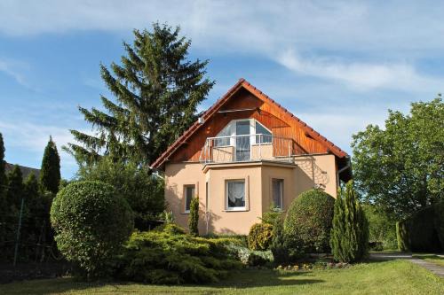 Michal na Ostrove House | Cottage near Slovakiaring