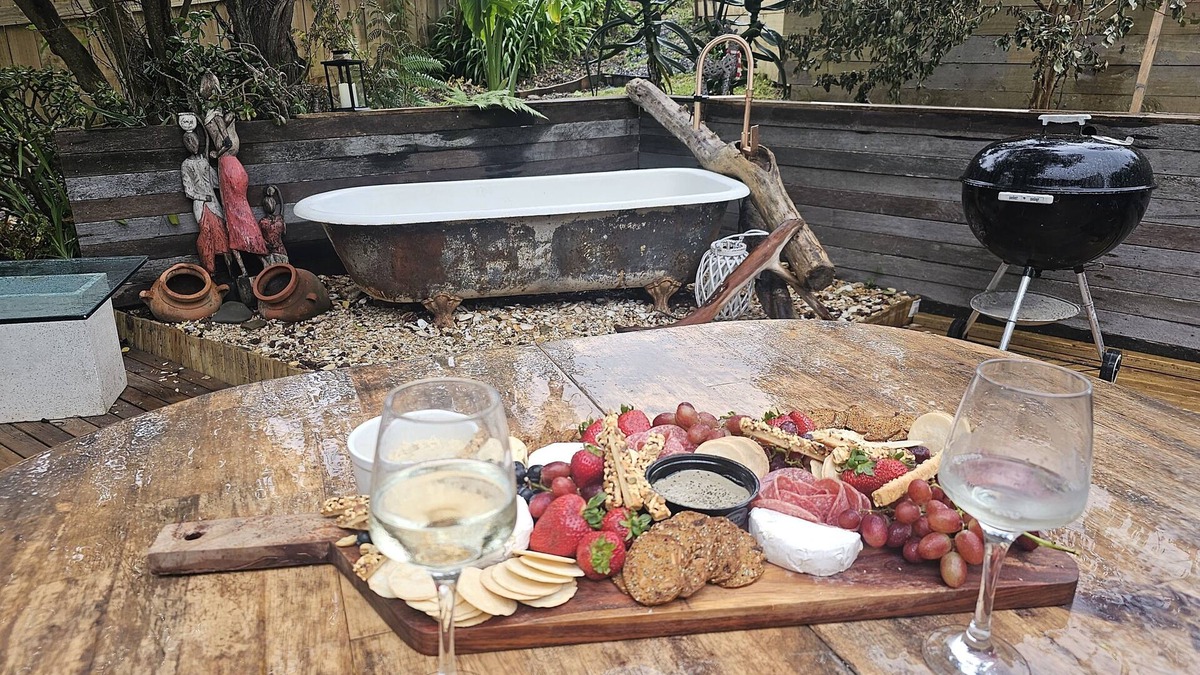 Stanmore Bay Cottage | cottage near the beach, faery lights and outdoor bath!