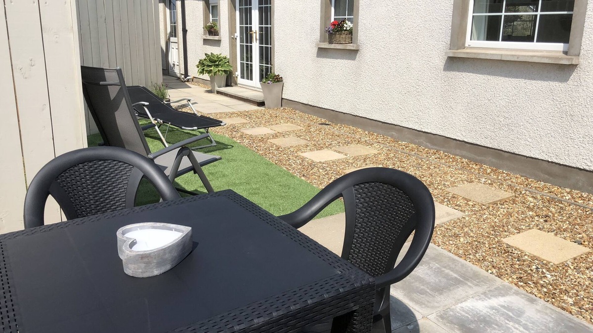 Cloughey Cottage | Cottage near the sea side (2 bedrooms with 2 double beds plus 2 fold down beds