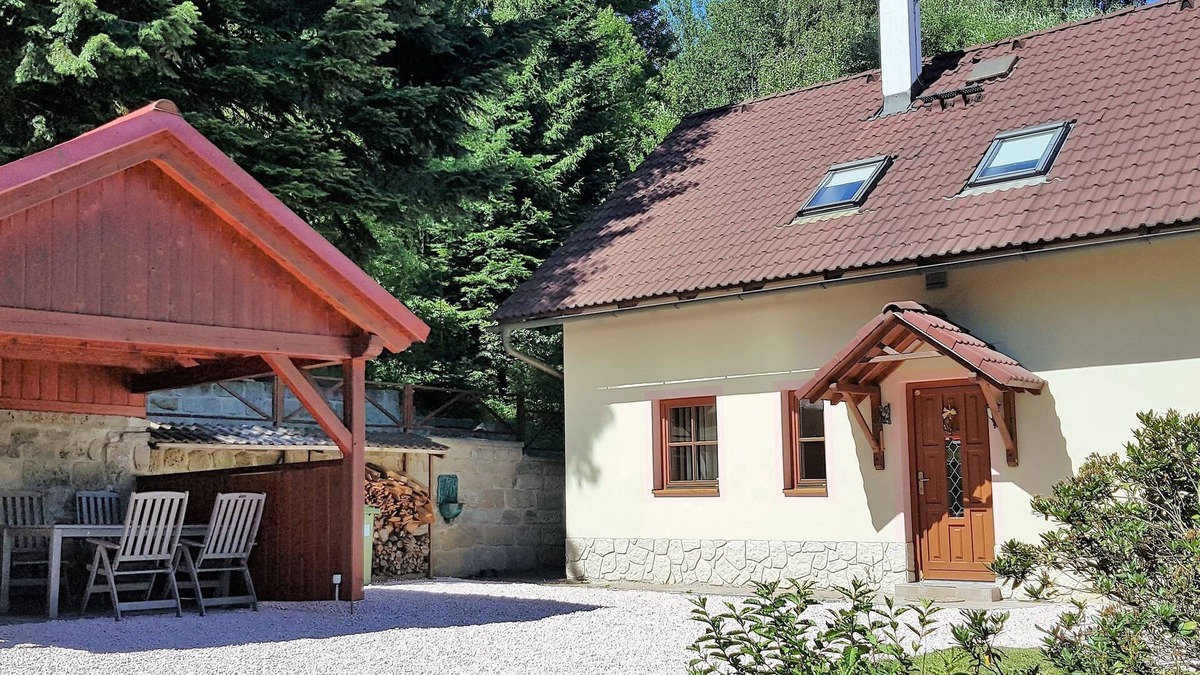 Turnov Villa | Cottage near Turnov with Forest Views