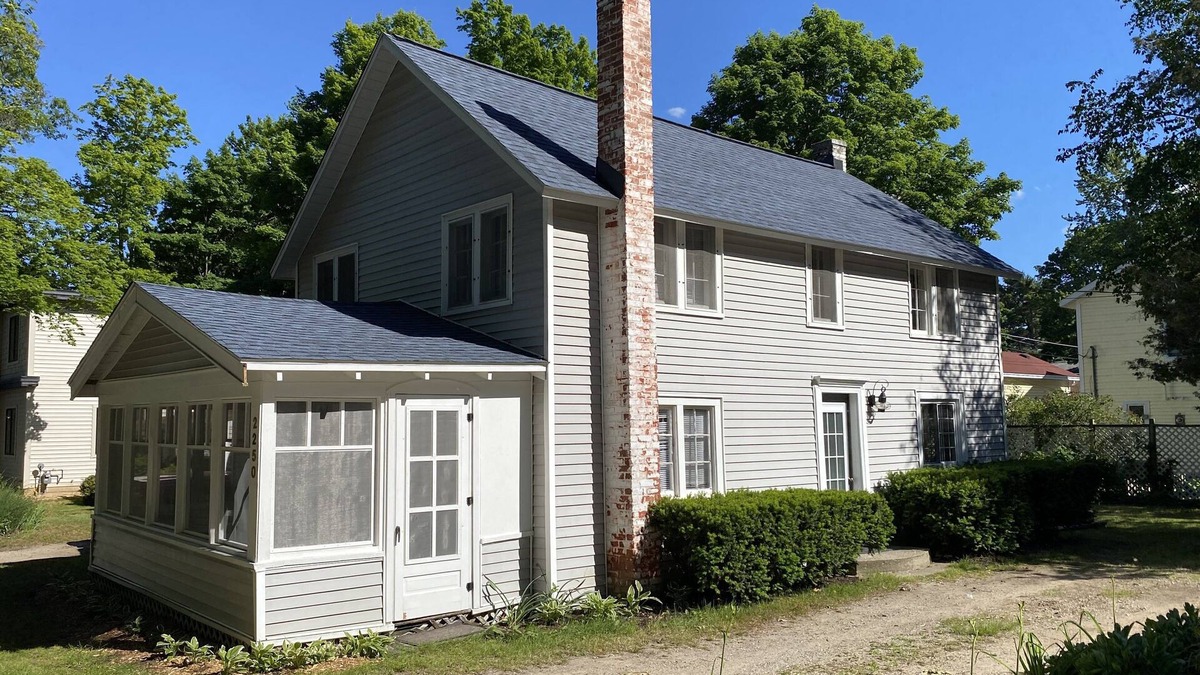 Ottawa Beach Cottage | Cottage next to Holland State Park in Holland