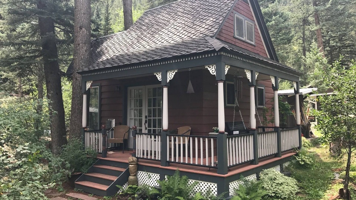 Cascade Cottage | Cottage Next to the Creek in Historic Cascade Canyon At The Foot Of Pikes Peak