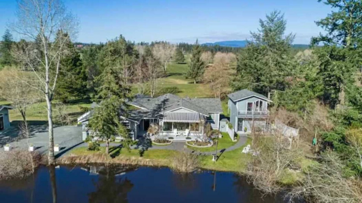 Friday Harbor Cottage | Cottage on Bison Pond-Tranquility & Beauty Abounds