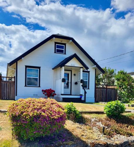 South Tacoma House | Cottage on Durango