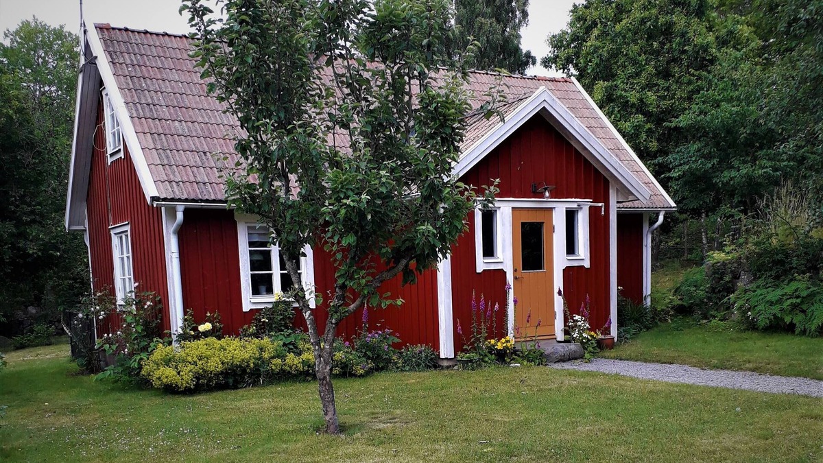 Jamjo Cottage | Cottage on farm 3 miles northeast of Karlskrona