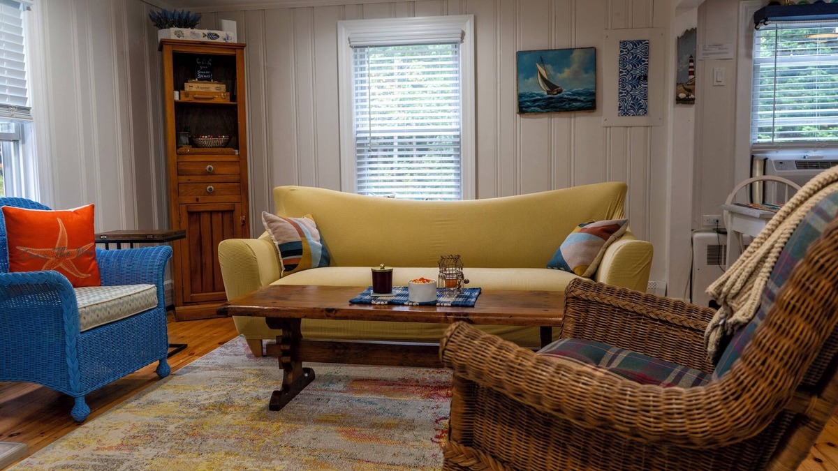 East Sandwich Cottage | Cottage on Fern - minutes to East Sandwich Beach
