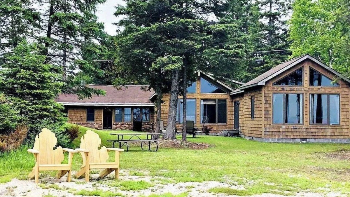 St Ignace House | Cottage on Lake Michigan minutes from Mackinac Island Ferry