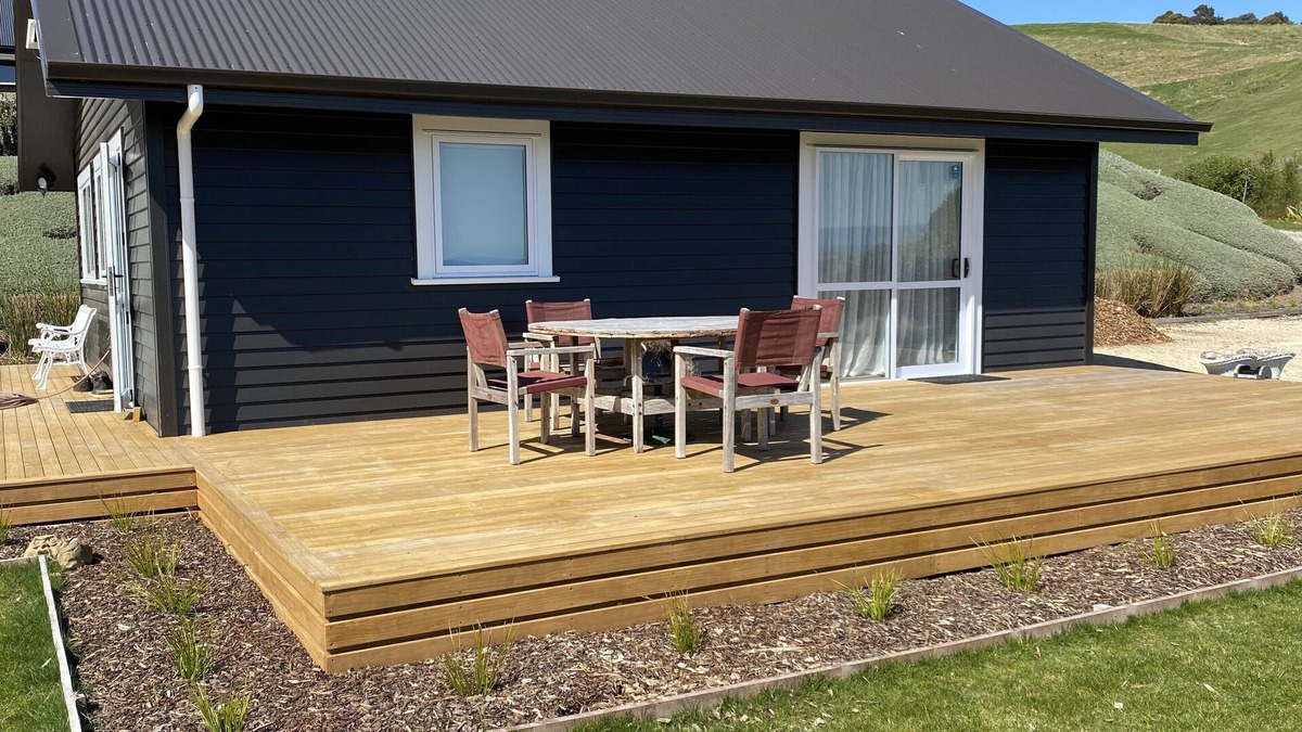 Poukawa Cottage | Cottage on landscaped gardens close to Havelock North