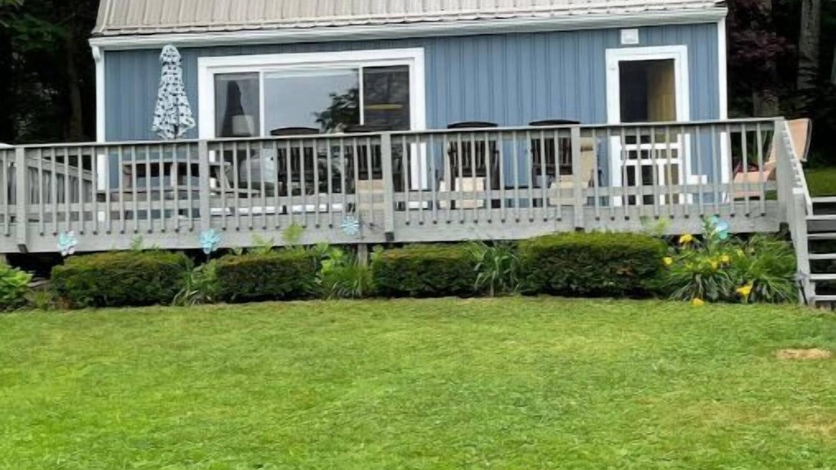 Brackney Cottage | Cottage on Laurel Lake, perfect for a family