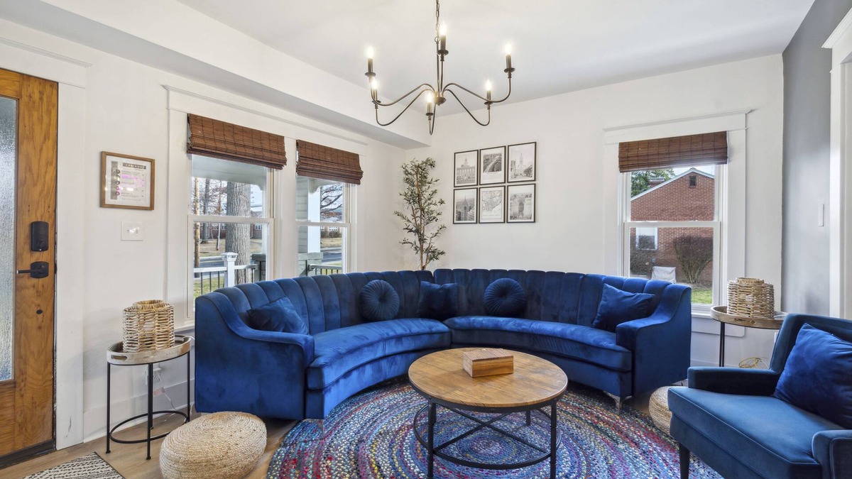 Lansdale House | Cottage on Main in Lansdale! Perfect for family, work, shopping, relaxing.