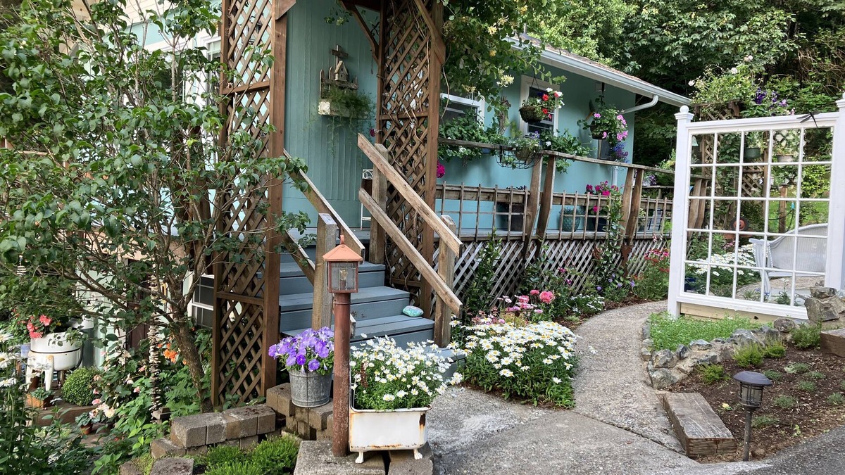 North Bend House | Cottage on the Bay with Gorgeous Views