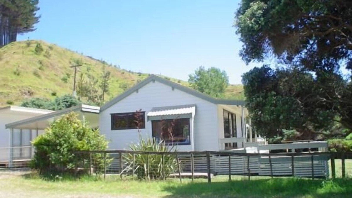 Mahinepua House | cottage on the beach,sea views coastal walks