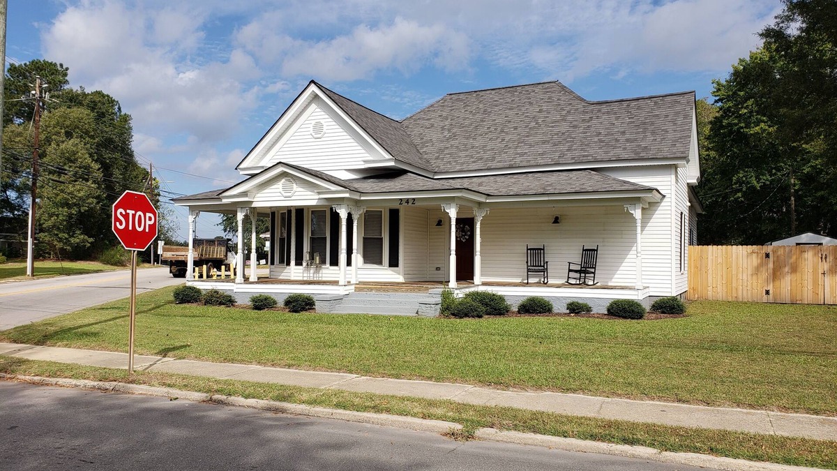 Wendell House | Cottage on the Boulevard -3 Bds, 6-8 ppl