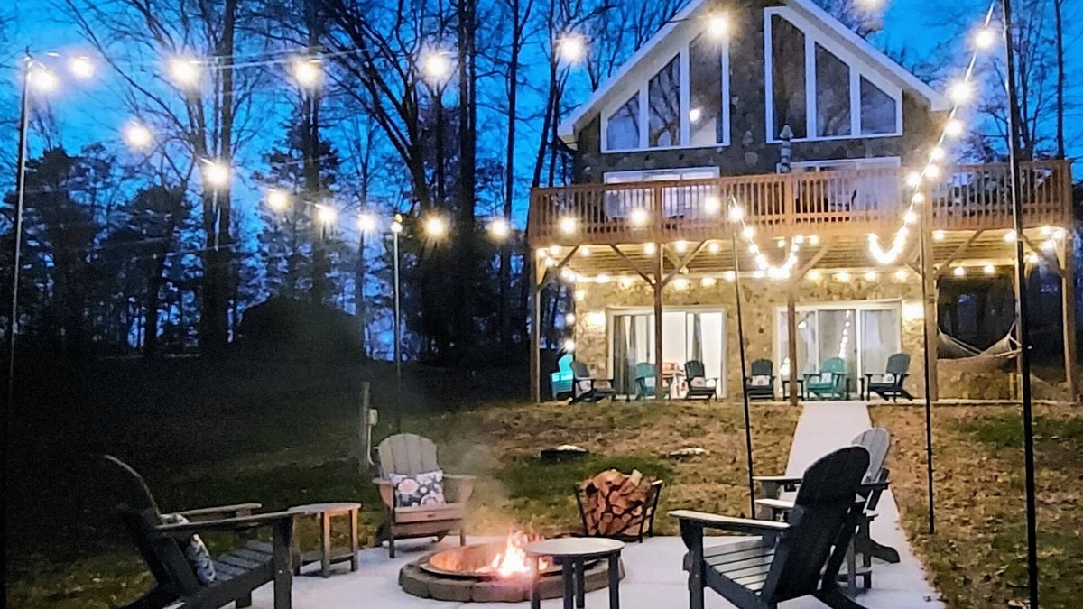 Roxboro House | "Cottage On The Cove" Private Lakefront Paradise with Paddleboards & Kayaks