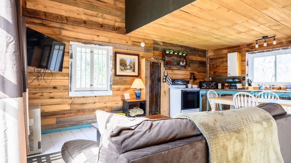 Town of Hebron Cottage | Cottage on the Creek