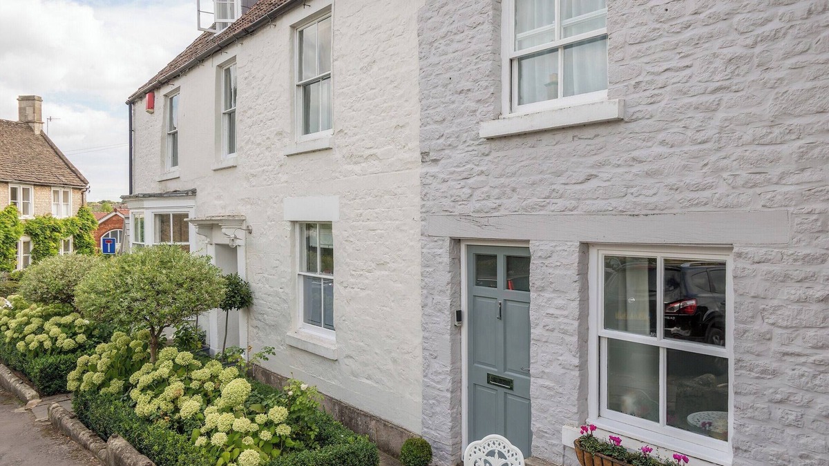 Calne Cottage | Cottage on the Green