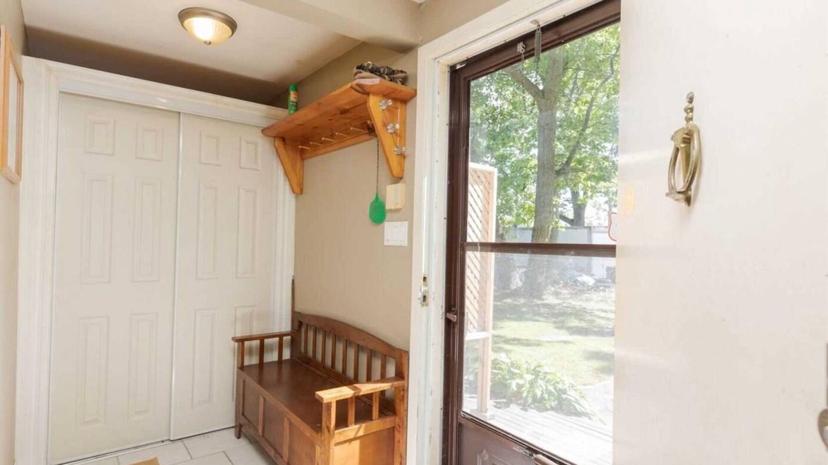Port Severn House | Cottage on the lake. Great for a family or gathering with friends or events