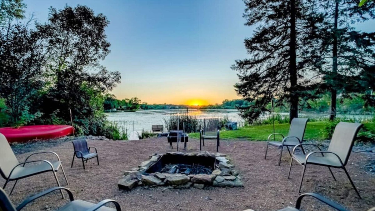 Stillwater House | Cottage on the lake near downtown Stillwater