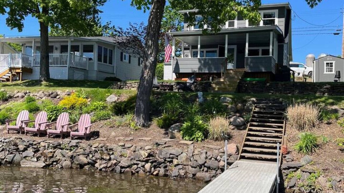 Valois Cottage | Cottage on Waneta Lake