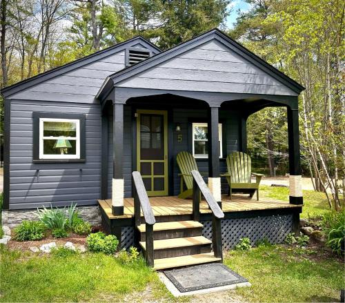 Holderness Hotel | Cottage Place on Squam Lake