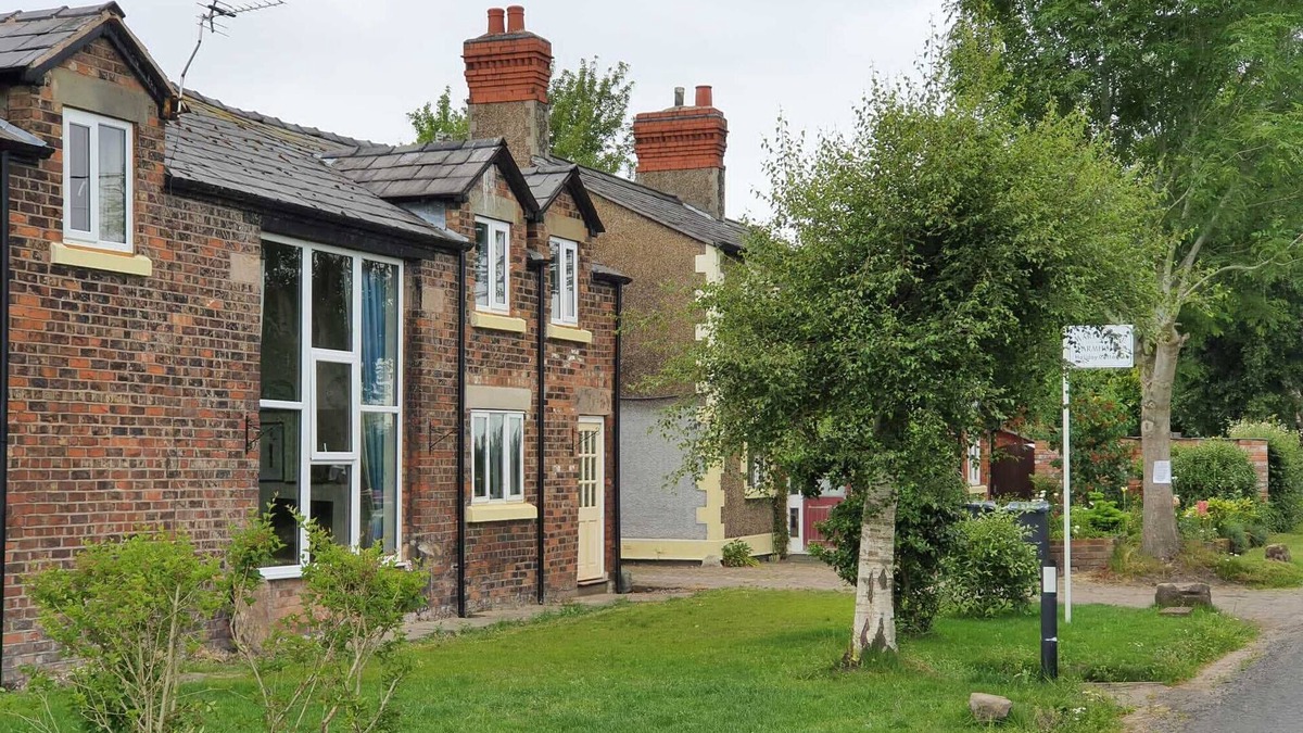 Ormskirk Cottage | Cottage-Private Bathroom-The Granary