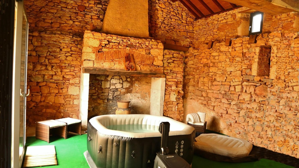Soturac House | COTTAGE PRIVATE with SPA -Wifi-Baby Equi-Sheets provided