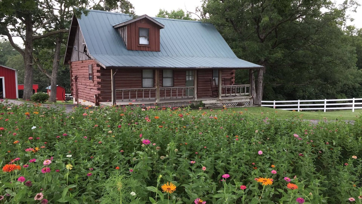 High Hill Cabin | Cottage Properties - Country Log Cabin