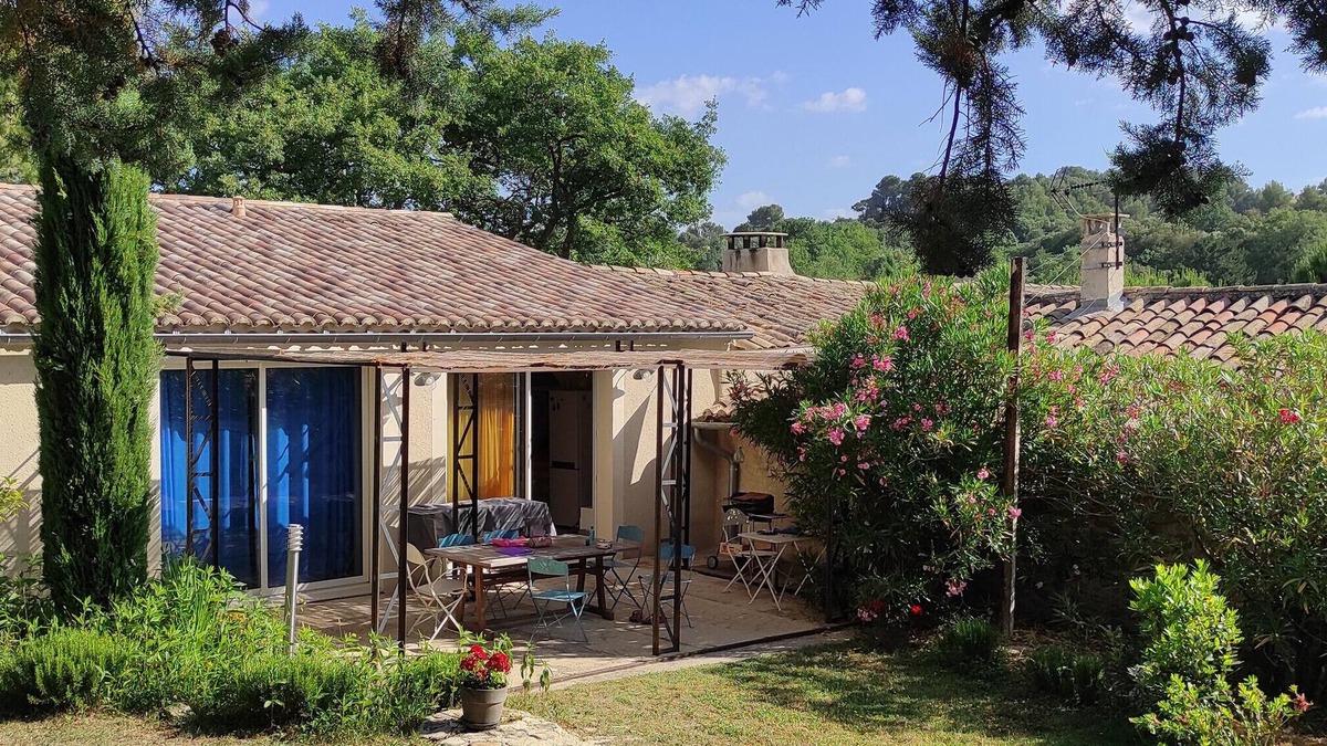 Entrechaux Cottage | Cottage 'Romarin' with Mountain View, Wi-Fi and Air Conditioning