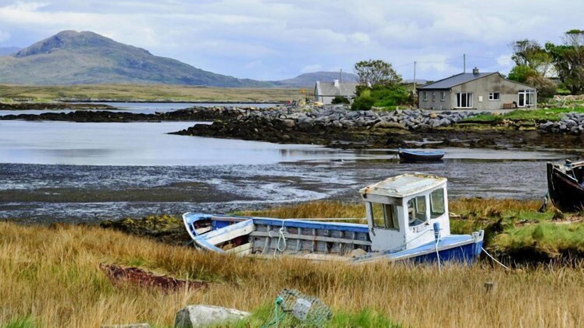 Ballyconneely Cottage | Cottage, Roundstone