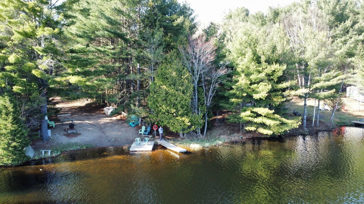 Irondale Cottage | Cottage ✳ Sauna ✳ 2 min walk to Tamarack Lake