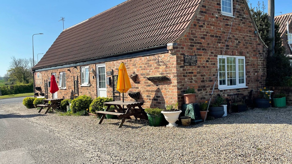 Yarm Cottage | COTTAGE SLEEPING 12 S/C. B&B ADJOINING FOX COVERT PUB YARM