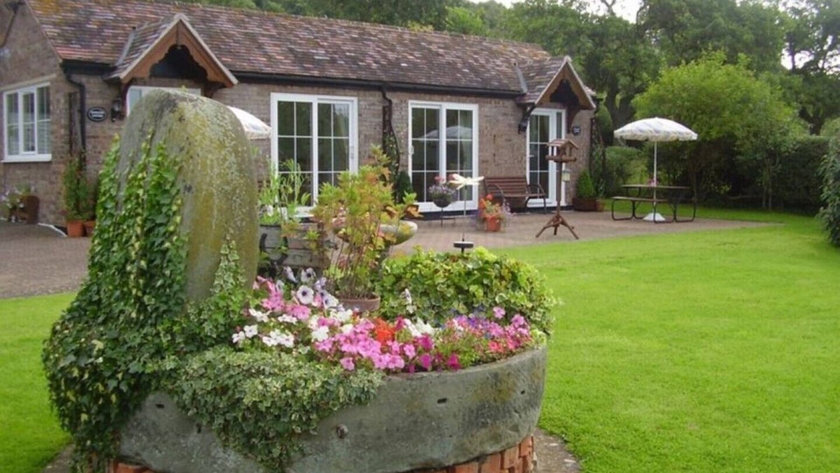 Gloucester Cottage | Cottage Sleeps 4/6, 2 Bedrooms & sofs bed