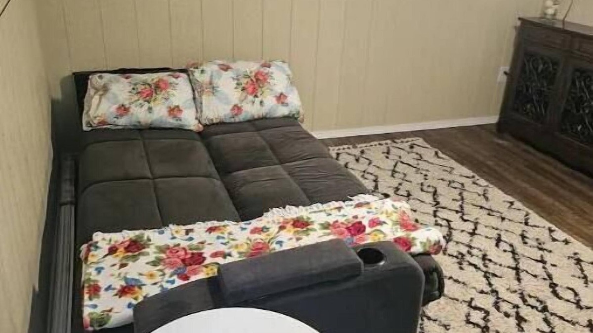 Hernando Cottage | Cottage slps 4 with 2 beds, ice mach, washer/Dryer,kitchenette,hot tub, pets.