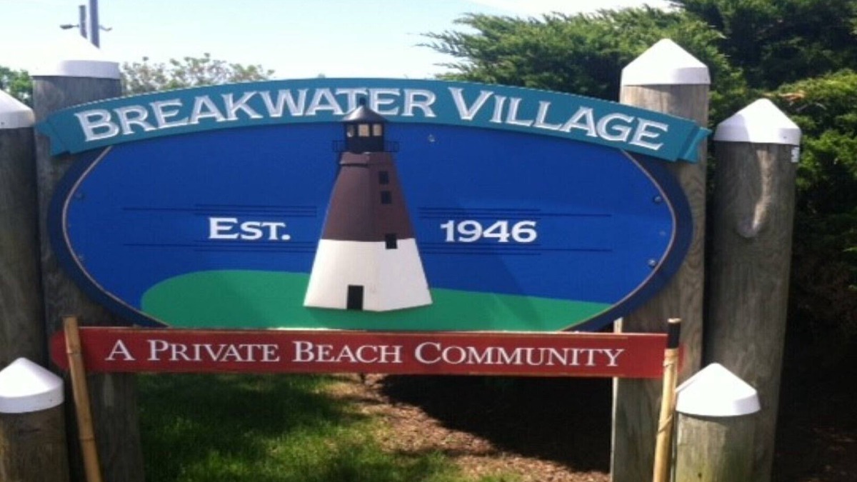 Breakwater Village Cottage | Cottage-Steps to the beach-See Block Island